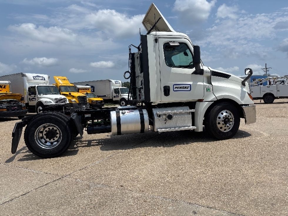 Day Cab Tractor-Heavy Duty Tractors-Freightliner-2019-T12642ST-Hammond-LA-377,654\n\t\tmiles-$ 35,750 - Image 8