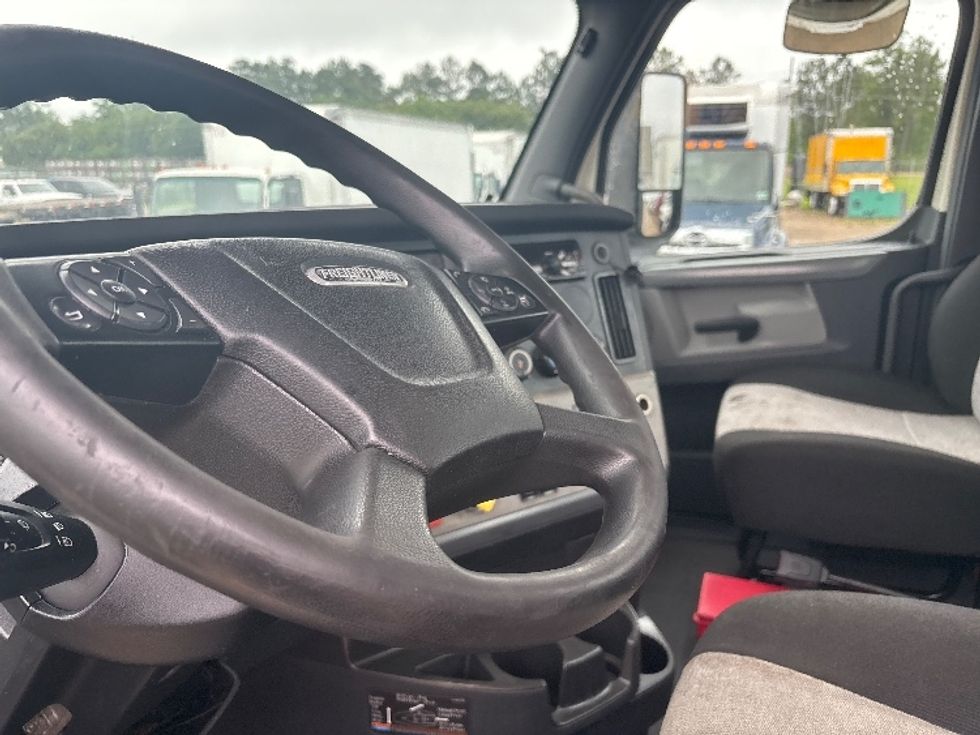Day Cab Tractor-Heavy Duty Tractors-Freightliner-2019-T12642ST-Hammond-LA-408,546\n\t\tmiles-$ 31,250 - Image 10
