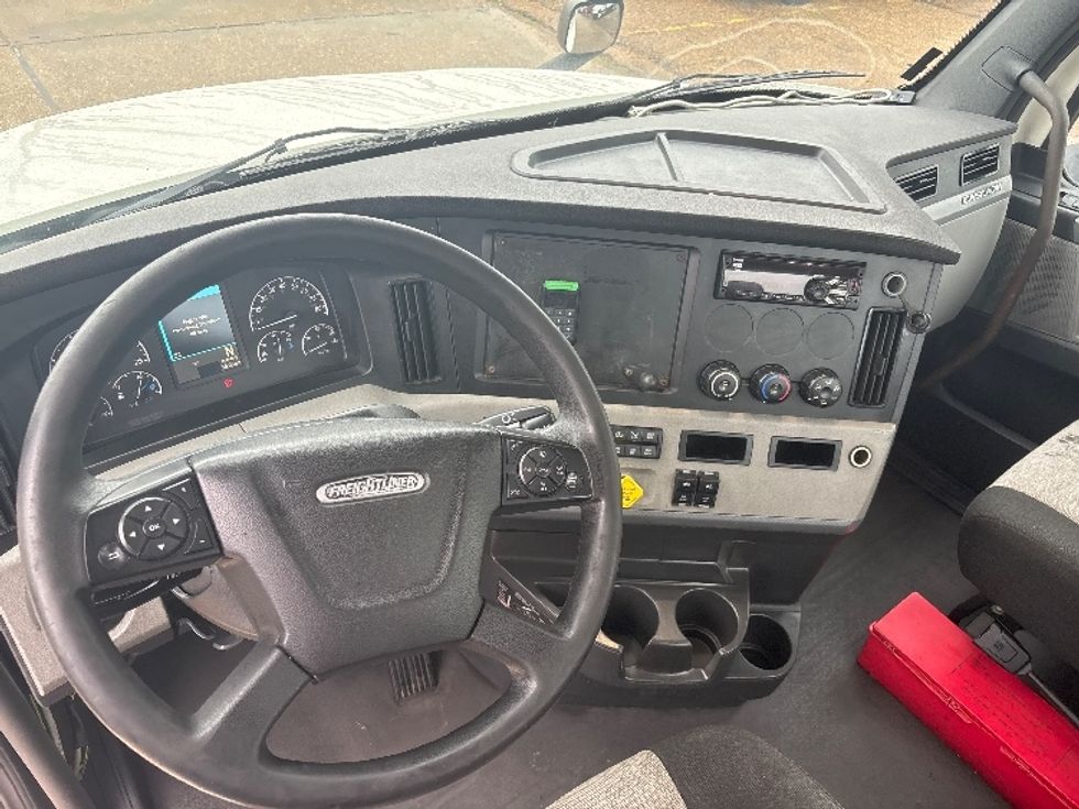 Day Cab Tractor-Heavy Duty Tractors-Freightliner-2019-T12642ST-Hammond-LA-408,546\n\t\tmiles-$ 31,250 - Image 11