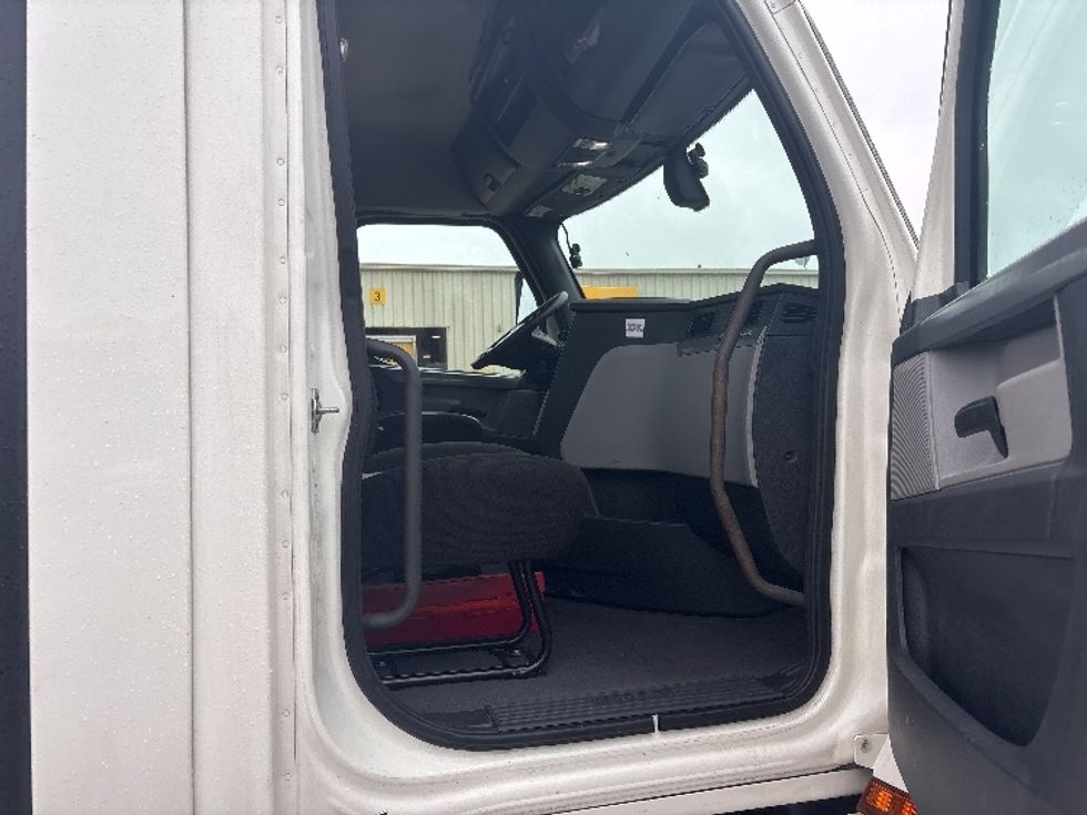 Day Cab Tractor-Heavy Duty Tractors-Freightliner-2019-T12642ST-Hammond-LA-408,546\n\t\tmiles-$ 31,250 - Image 13