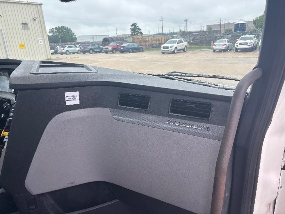 Day Cab Tractor-Heavy Duty Tractors-Freightliner-2019-T12642ST-Hammond-LA-408,546\n\t\tmiles-$ 31,250 - Image 14