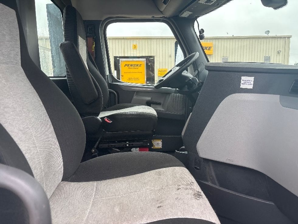 Day Cab Tractor-Heavy Duty Tractors-Freightliner-2019-T12642ST-Hammond-LA-408,546\n\t\tmiles-$ 31,250 - Image 15