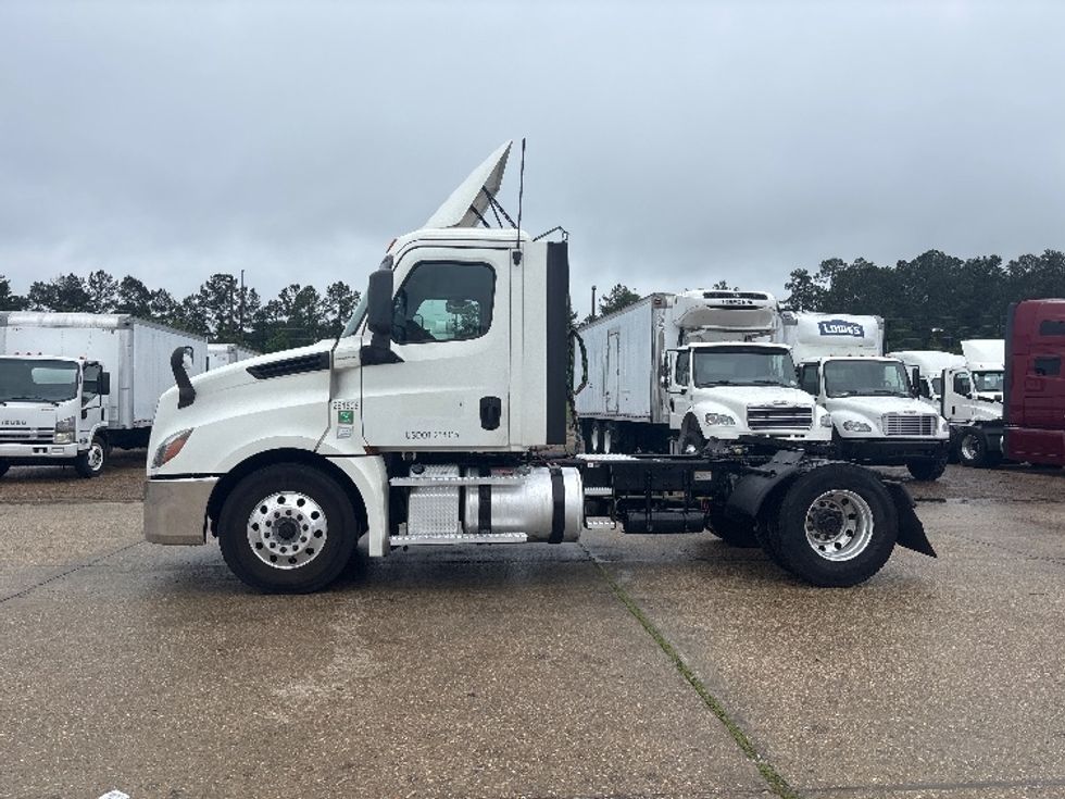 Day Cab Tractor-Heavy Duty Tractors-Freightliner-2019-T12642ST-Hammond-LA-408,546\n\t\tmiles-$ 31,250 - Image 4