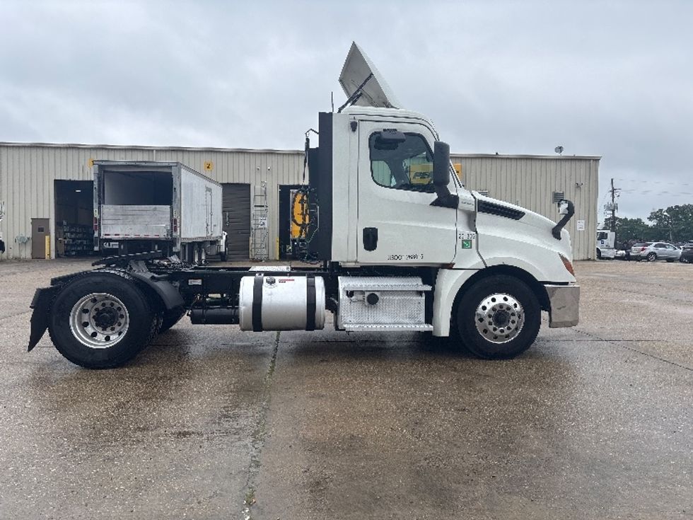 Day Cab Tractor-Heavy Duty Tractors-Freightliner-2019-T12642ST-Hammond-LA-408,546\n\t\tmiles-$ 31,250 - Image 8
