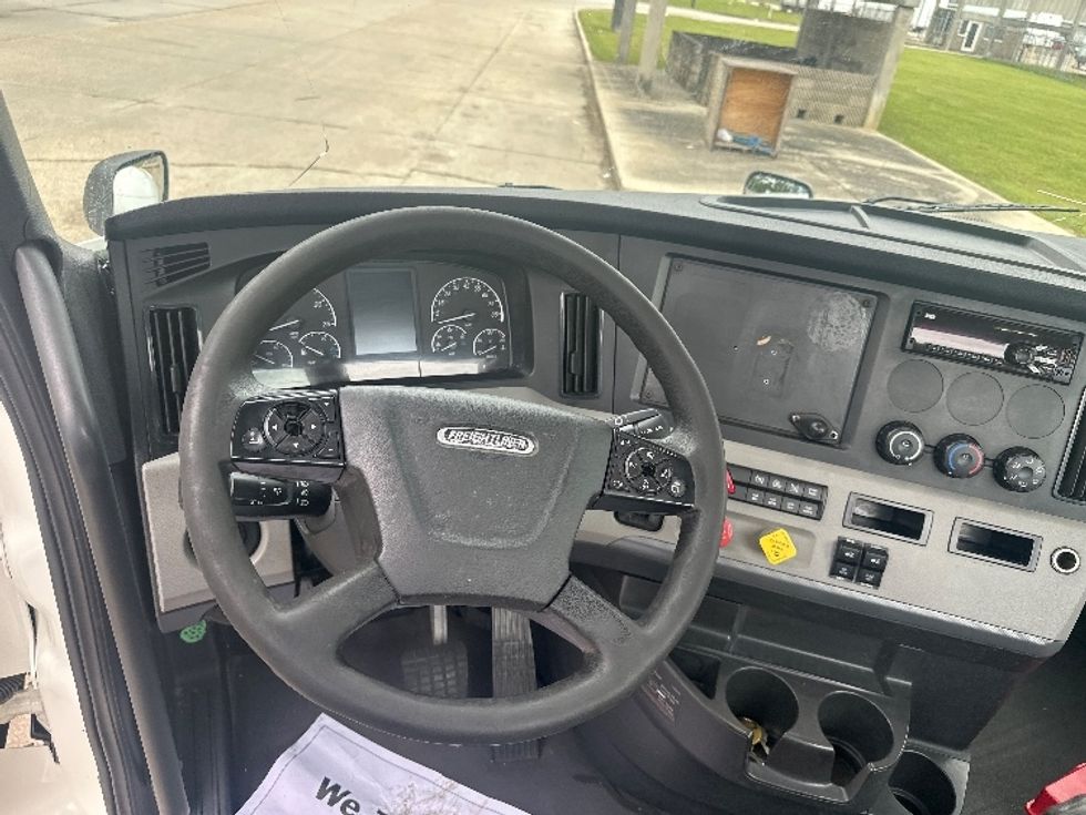 Day Cab Tractor-Heavy Duty Tractors-Freightliner-2019-T12642ST-Hammond-LA-456,630\n\t\tmiles-$ 28,750 - Image 10
