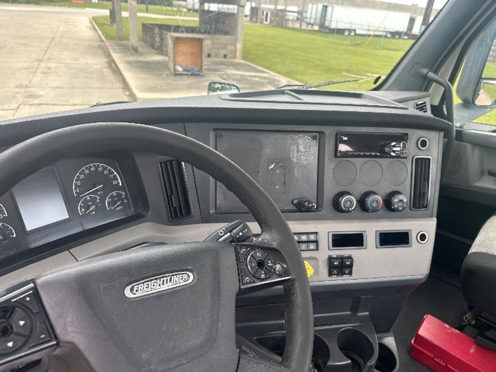 Day Cab Tractor-Heavy Duty Tractors-Freightliner-2019-T12642ST-Hammond-LA-456,630\n\t\tmiles-$ 28,750 - Image 11
