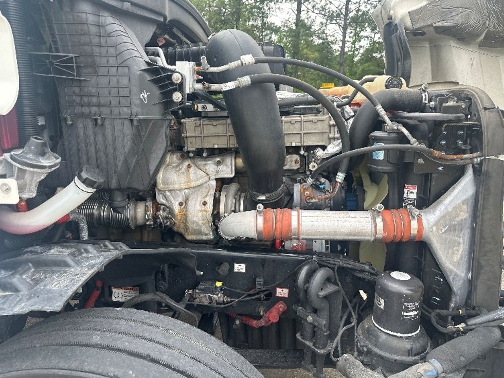 Day Cab Tractor-Heavy Duty Tractors-Freightliner-2019-T12642ST-Hammond-LA-456,630\n\t\tmiles-$ 28,750 - Image 15