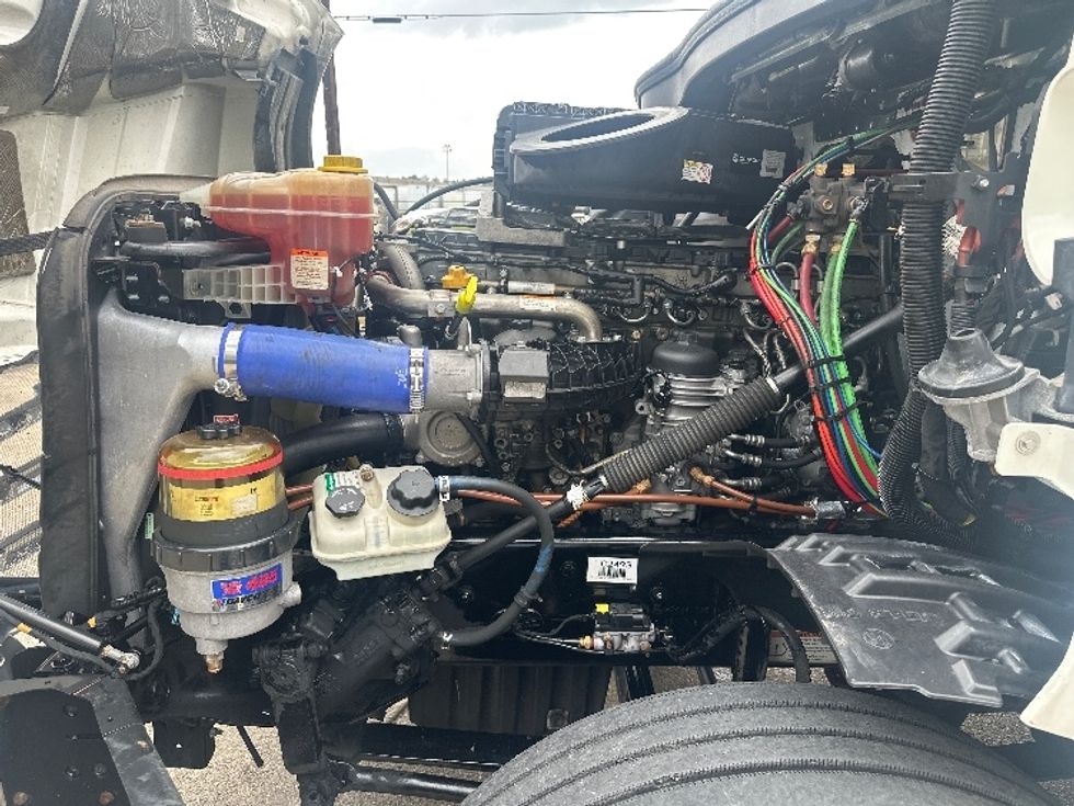 Day Cab Tractor-Heavy Duty Tractors-Freightliner-2019-T12642ST-Hammond-LA-456,630\n\t\tmiles-$ 28,750 - Image 16