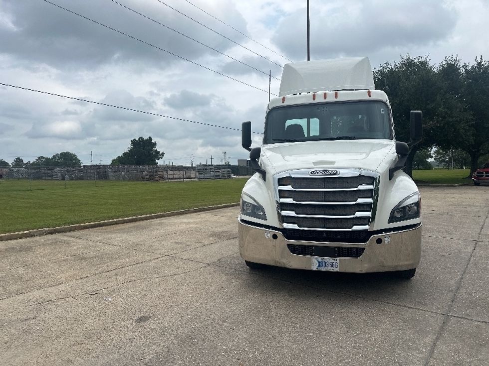Day Cab Tractor-Heavy Duty Tractors-Freightliner-2019-T12642ST-Hammond-LA-456,630\n\t\tmiles-$ 28,750 - Image 2