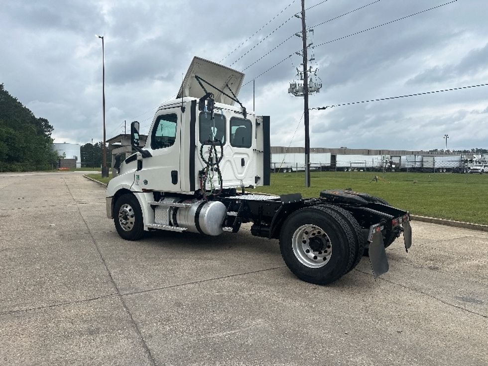 Day Cab Tractor-Heavy Duty Tractors-Freightliner-2019-T12642ST-Hammond-LA-456,630\n\t\tmiles-$ 28,750 - Image 5