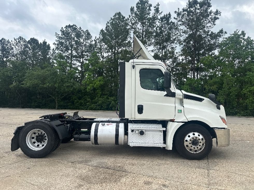 Day Cab Tractor-Heavy Duty Tractors-Freightliner-2019-T12642ST-Hammond-LA-456,630\n\t\tmiles-$ 28,750 - Image 8