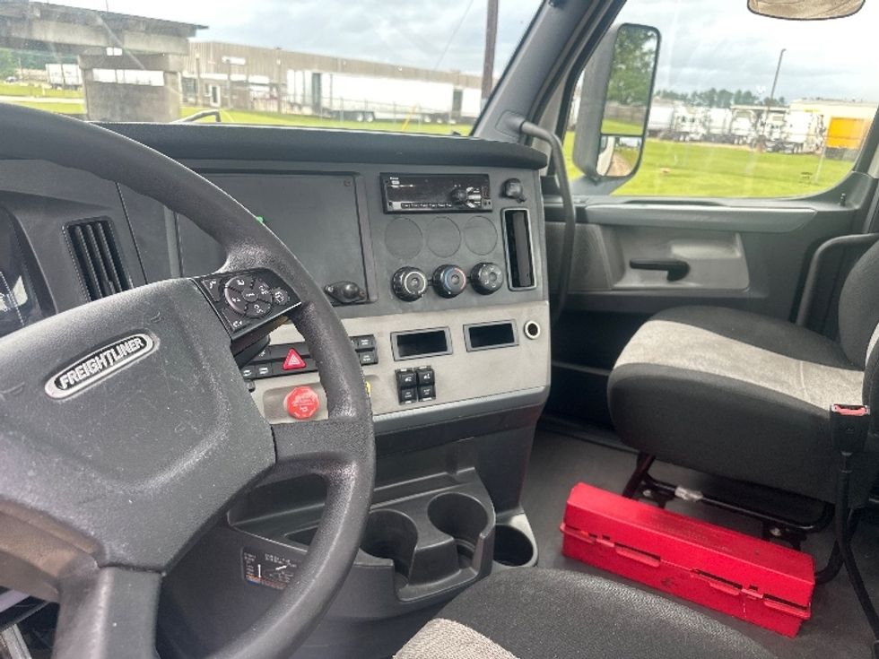 Day Cab Tractor-Heavy Duty Tractors-Freightliner-2019-T12642ST-Hammond-LA-536,493\n\t\tmiles-$ 27,750 - Image 10
