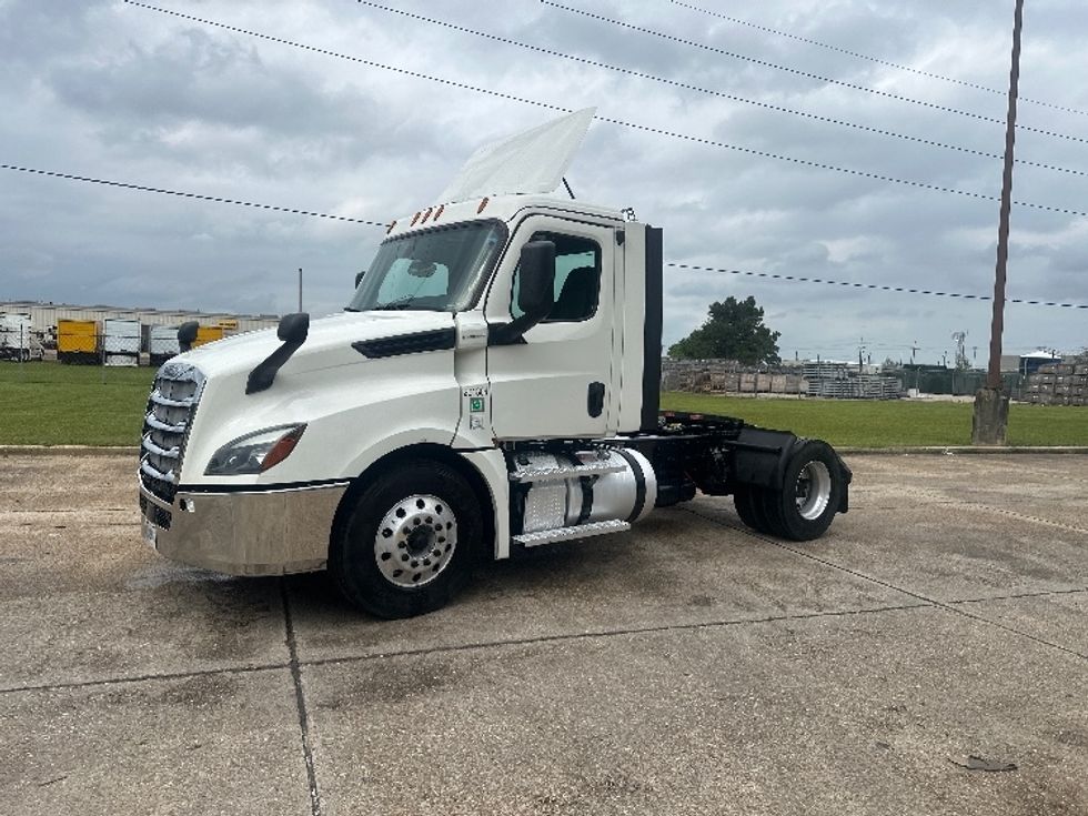 Day Cab Tractor-Heavy Duty Tractors-Freightliner-2019-T12642ST-Hammond-LA-536,493\n\t\tmiles-$ 27,750 - Image 2