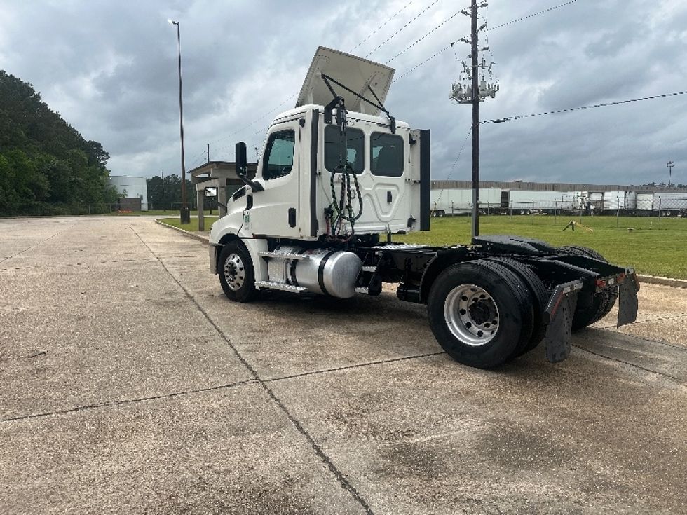 Day Cab Tractor-Heavy Duty Tractors-Freightliner-2019-T12642ST-Hammond-LA-536,493\n\t\tmiles-$ 27,750 - Image 4