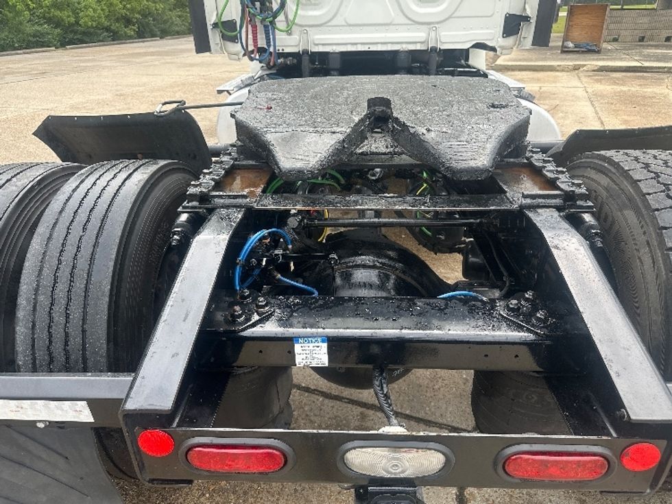 Day Cab Tractor-Heavy Duty Tractors-Freightliner-2019-T12642ST-Hammond-LA-536,493\n\t\tmiles-$ 27,750 - Image 5
