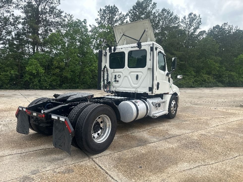 Day Cab Tractor-Heavy Duty Tractors-Freightliner-2019-T12642ST-Hammond-LA-536,493\n\t\tmiles-$ 27,750 - Image 6