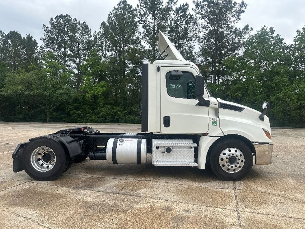 Day Cab Tractor-Heavy Duty Tractors-Freightliner-2019-T12642ST-Hammond-LA-536,493\n\t\tmiles-$ 27,750 - Image 7
