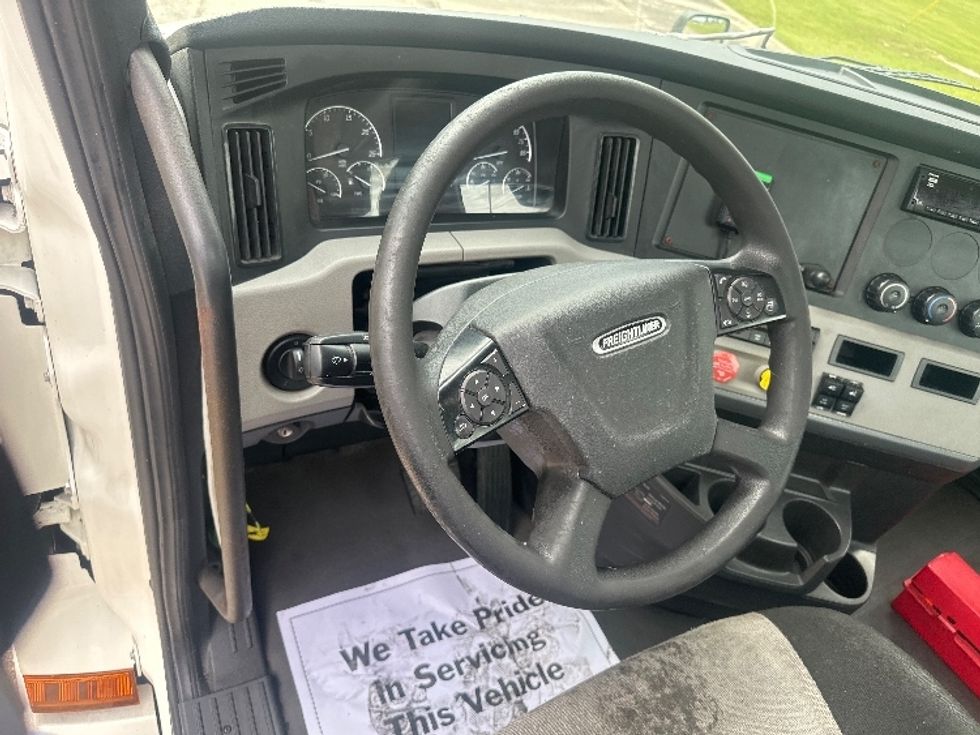 Day Cab Tractor-Heavy Duty Tractors-Freightliner-2019-T12642ST-Hammond-LA-536,493\n\t\tmiles-$ 27,750 - Image 9