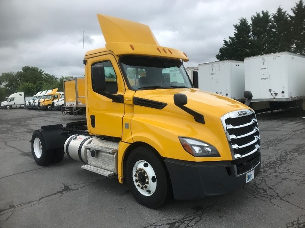 Day Cab Tractor-Heavy Duty Tractors-Freightliner-2019-T12642ST-Harrisburg-PA-462,056\n\t\tmiles-$ 28,250 - Image 1