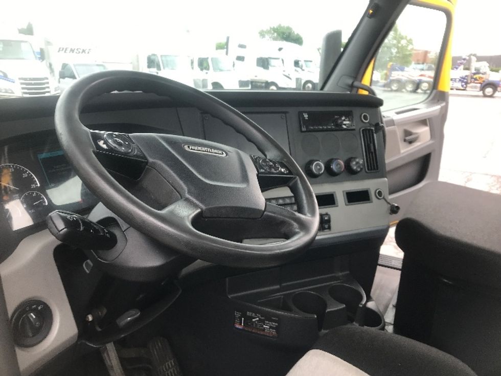 Day Cab Tractor-Heavy Duty Tractors-Freightliner-2019-T12642ST-Harrisburg-PA-462,056\n\t\tmiles-$ 28,250 - Image 10