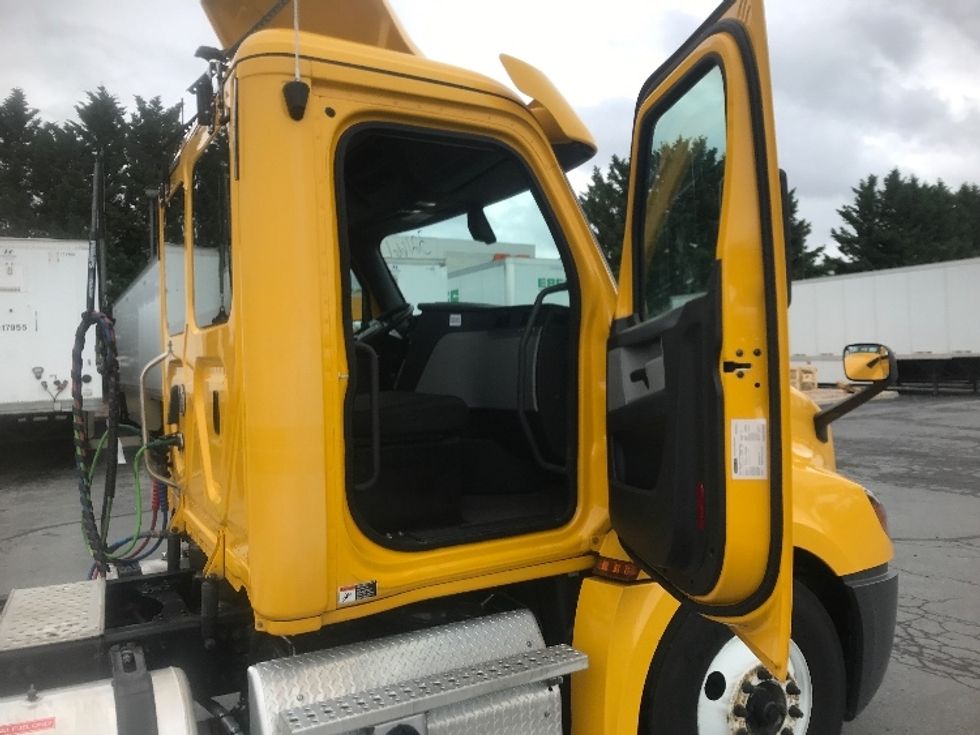 Day Cab Tractor-Heavy Duty Tractors-Freightliner-2019-T12642ST-Harrisburg-PA-462,056\n\t\tmiles-$ 28,250 - Image 12