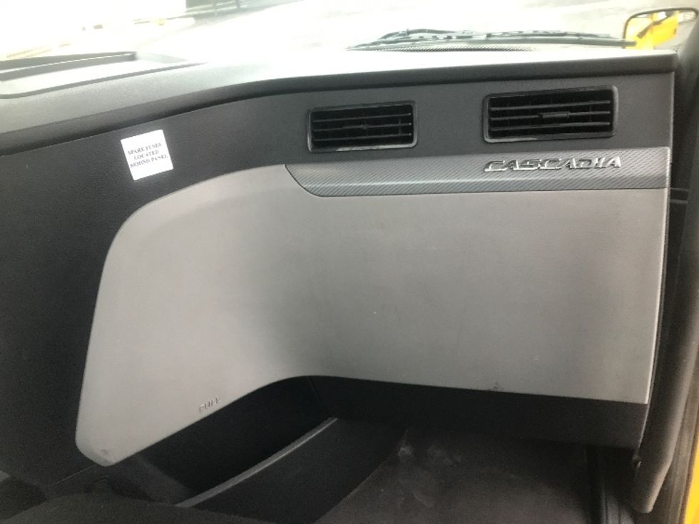 Day Cab Tractor-Heavy Duty Tractors-Freightliner-2019-T12642ST-Harrisburg-PA-462,056\n\t\tmiles-$ 28,250 - Image 13