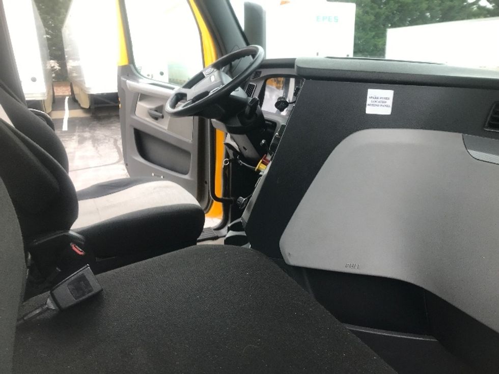 Day Cab Tractor-Heavy Duty Tractors-Freightliner-2019-T12642ST-Harrisburg-PA-462,056\n\t\tmiles-$ 28,250 - Image 14