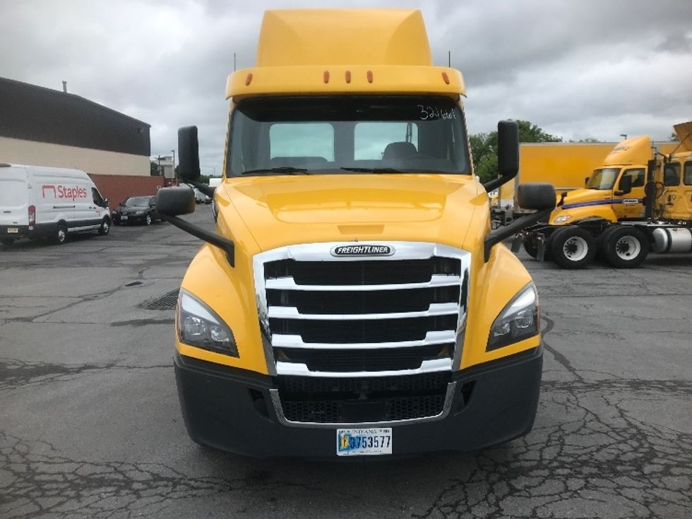 Day Cab Tractor-Heavy Duty Tractors-Freightliner-2019-T12642ST-Harrisburg-PA-462,056\n\t\tmiles-$ 28,250 - Image 2
