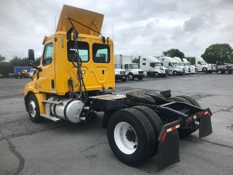 Day Cab Tractor-Heavy Duty Tractors-Freightliner-2019-T12642ST-Harrisburg-PA-462,056\n\t\tmiles-$ 28,250 - Image 5