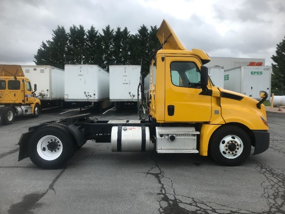 Day Cab Tractor-Heavy Duty Tractors-Freightliner-2019-T12642ST-Harrisburg-PA-462,056\n\t\tmiles-$ 28,250 - Image 8