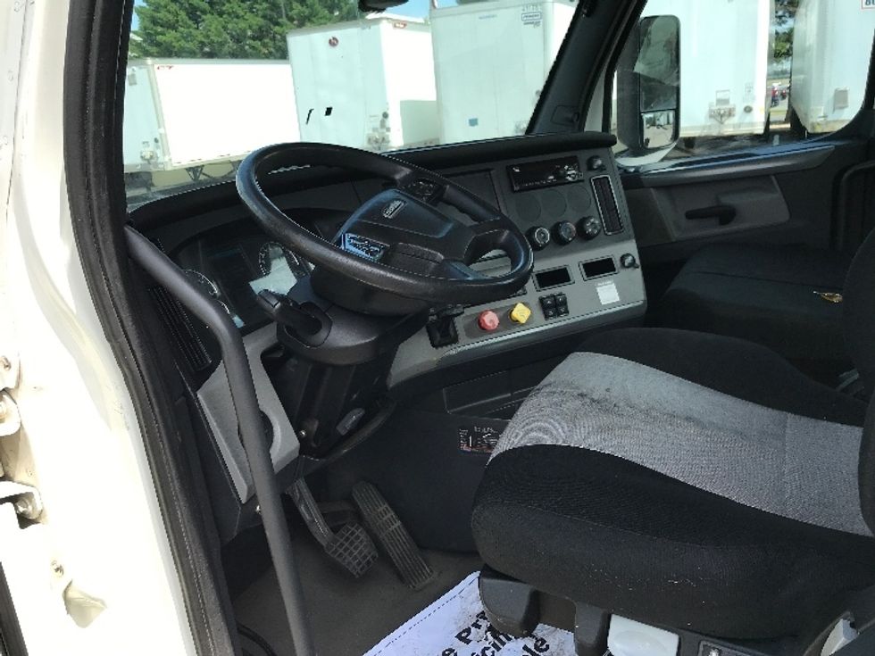 Day Cab Tractor-Heavy Duty Tractors-Freightliner-2019-T12642ST-Harrisburg-PA-465,986\n\t\tmiles-$ 32,000 - Image 10