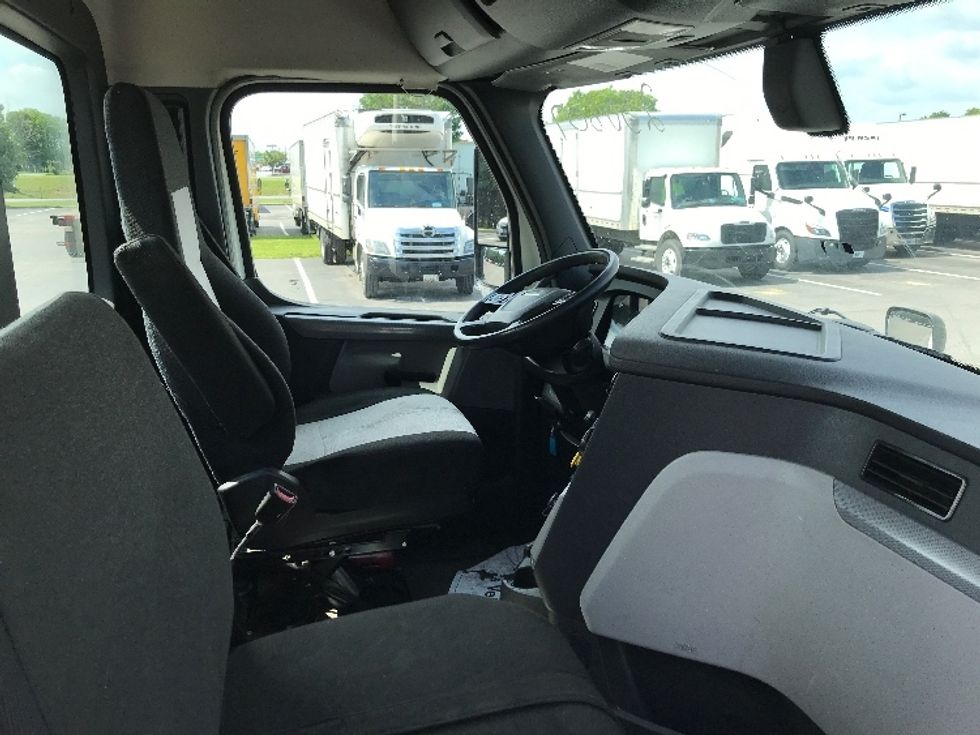 Day Cab Tractor-Heavy Duty Tractors-Freightliner-2019-T12642ST-Harrisburg-PA-465,986\n\t\tmiles-$ 32,000 - Image 14