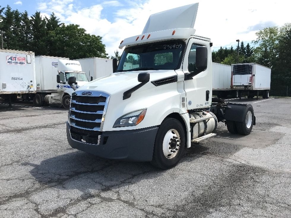 Day Cab Tractor-Heavy Duty Tractors-Freightliner-2019-T12642ST-Harrisburg-PA-465,986\n\t\tmiles-$ 32,000 - Image 3
