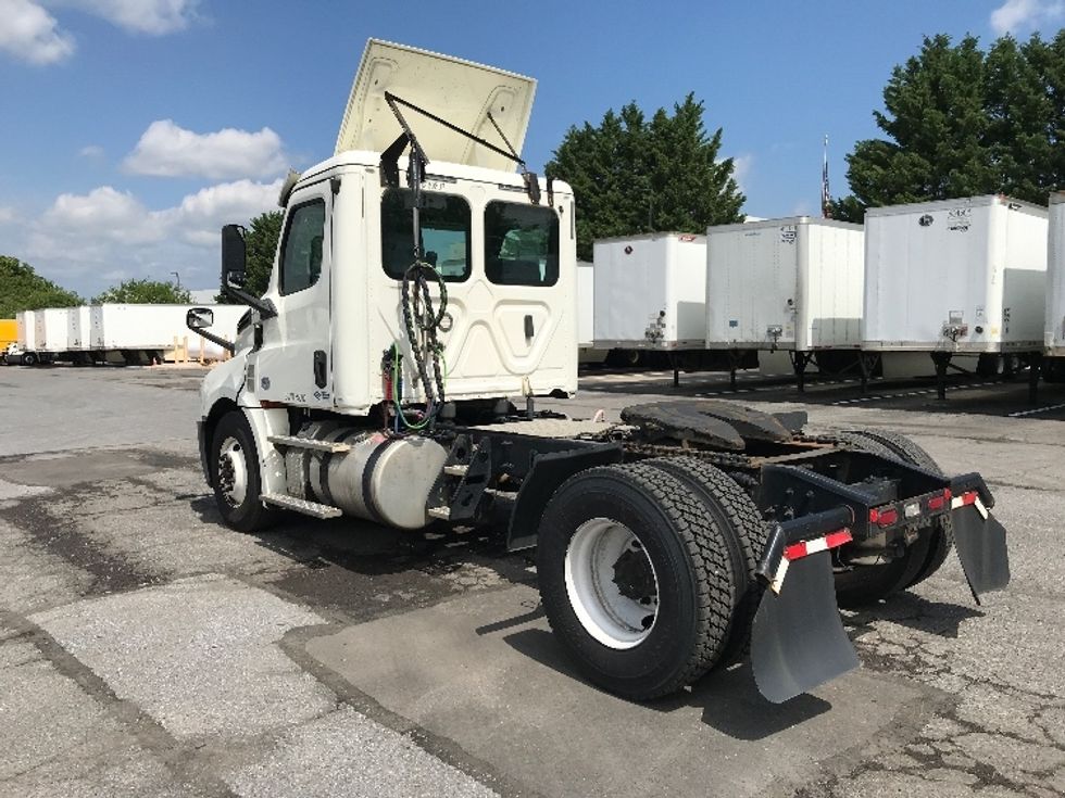 Day Cab Tractor-Heavy Duty Tractors-Freightliner-2019-T12642ST-Harrisburg-PA-465,986\n\t\tmiles-$ 32,000 - Image 5