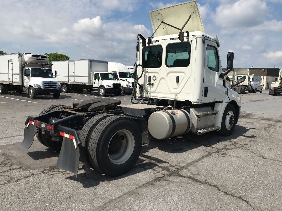 Day Cab Tractor-Heavy Duty Tractors-Freightliner-2019-T12642ST-Harrisburg-PA-465,986\n\t\tmiles-$ 32,000 - Image 7