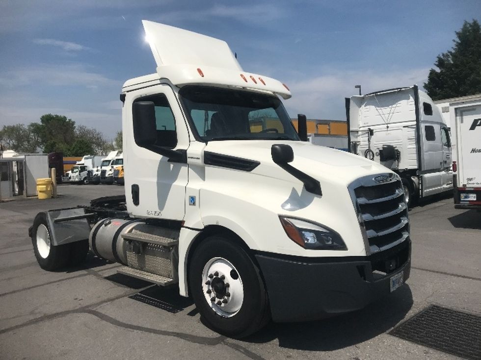 Day Cab Tractor-Heavy Duty Tractors-Freightliner-2019-T12642ST-Harrisburg-PA-528,304\n\t\tmiles-$ 29,250 - Image 1