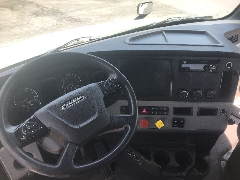 Day Cab Tractor-Heavy Duty Tractors-Freightliner-2019-T12642ST-Harrisburg-PA-528,304\n\t\tmiles-$ 29,250 - Image 11