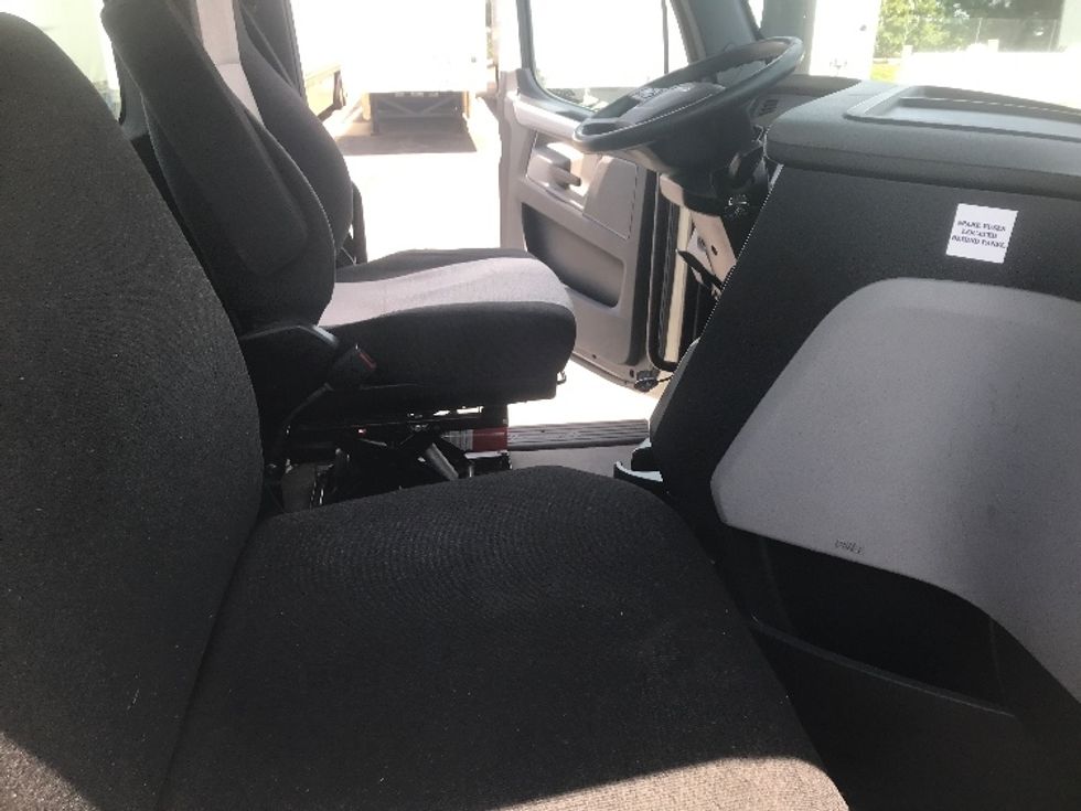 Day Cab Tractor-Heavy Duty Tractors-Freightliner-2019-T12642ST-Harrisburg-PA-528,304\n\t\tmiles-$ 29,250 - Image 14