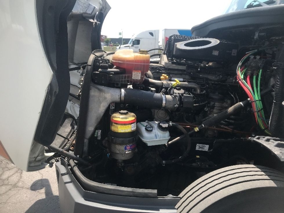 Day Cab Tractor-Heavy Duty Tractors-Freightliner-2019-T12642ST-Harrisburg-PA-528,304\n\t\tmiles-$ 29,250 - Image 16