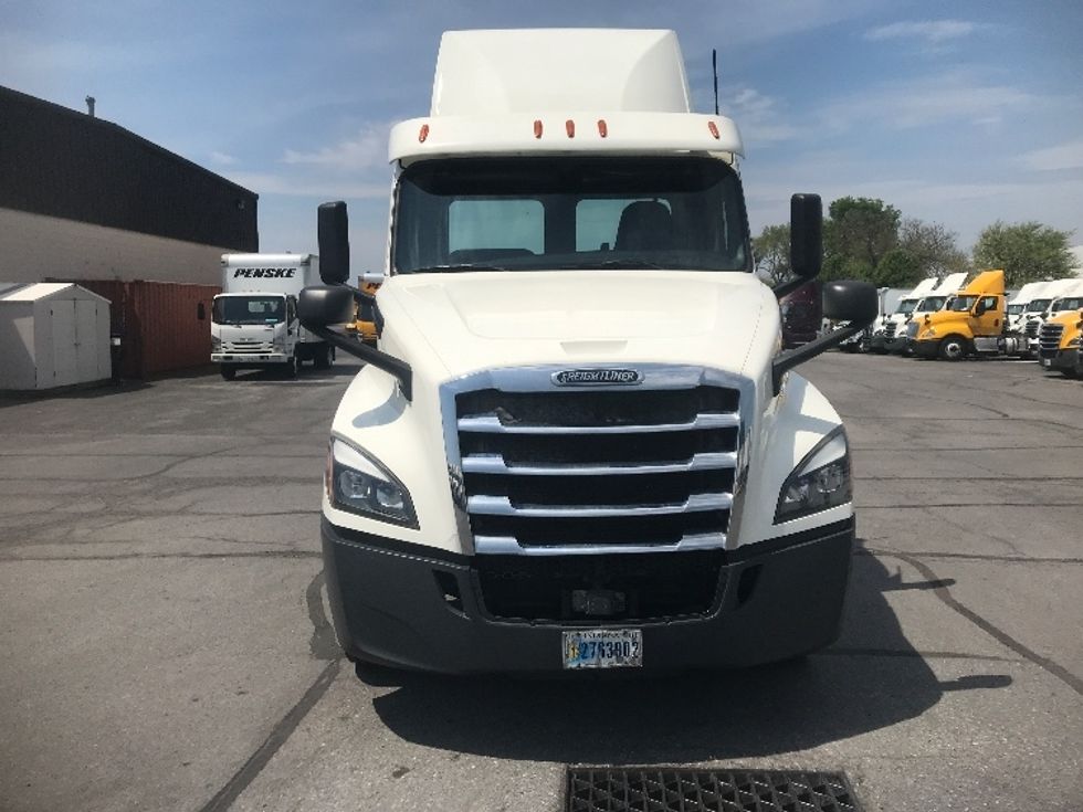 Day Cab Tractor-Heavy Duty Tractors-Freightliner-2019-T12642ST-Harrisburg-PA-528,304\n\t\tmiles-$ 29,250 - Image 2
