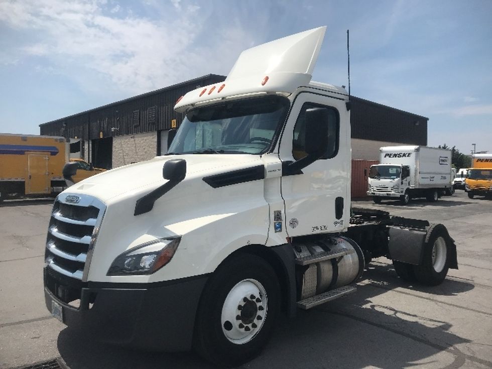 Day Cab Tractor-Heavy Duty Tractors-Freightliner-2019-T12642ST-Harrisburg-PA-528,304\n\t\tmiles-$ 29,250 - Image 3