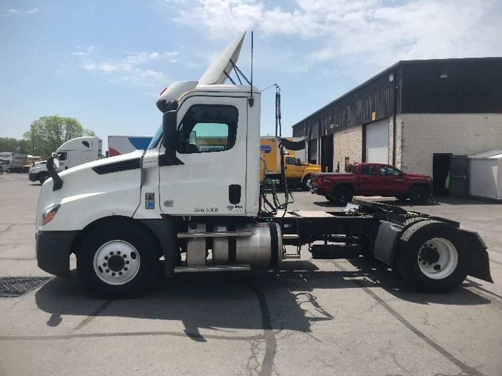 Day Cab Tractor-Heavy Duty Tractors-Freightliner-2019-T12642ST-Harrisburg-PA-528,304\n\t\tmiles-$ 29,250 - Image 4