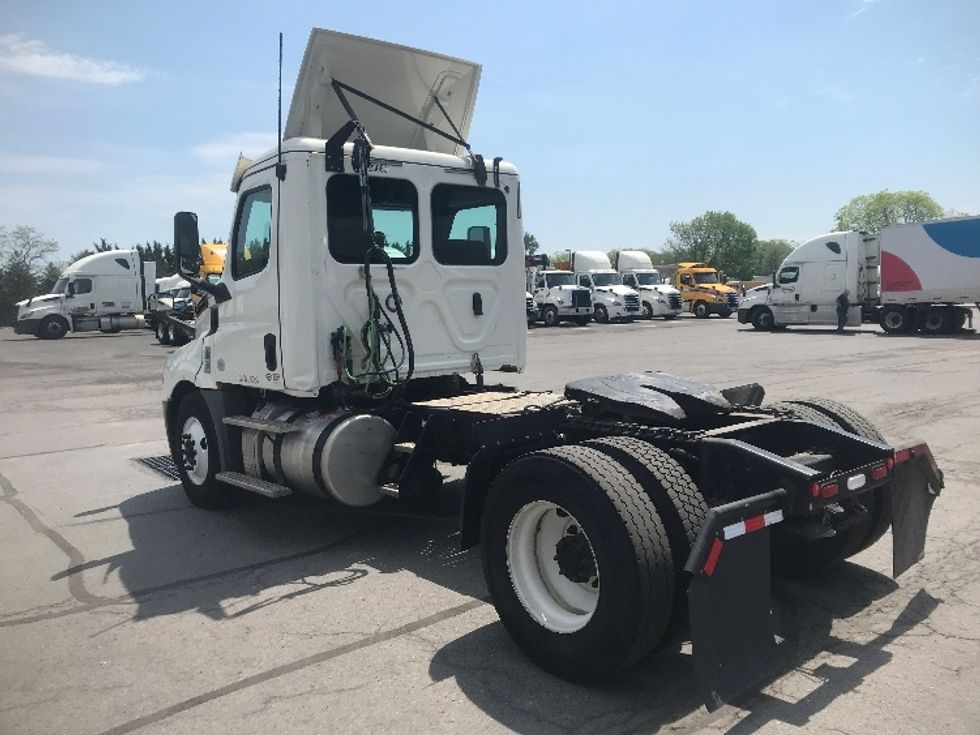 Day Cab Tractor-Heavy Duty Tractors-Freightliner-2019-T12642ST-Harrisburg-PA-528,304\n\t\tmiles-$ 29,250 - Image 5