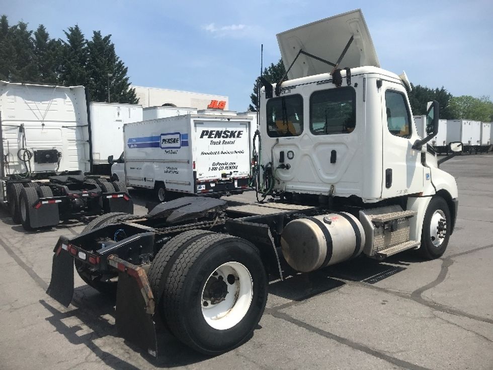 Day Cab Tractor-Heavy Duty Tractors-Freightliner-2019-T12642ST-Harrisburg-PA-528,304\n\t\tmiles-$ 29,250 - Image 7
