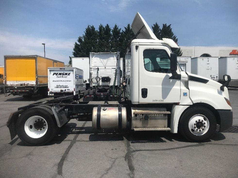 Day Cab Tractor-Heavy Duty Tractors-Freightliner-2019-T12642ST-Harrisburg-PA-528,304\n\t\tmiles-$ 29,250 - Image 8