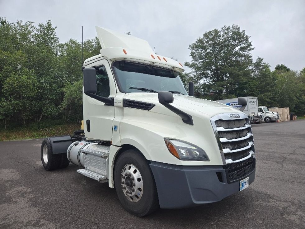 Day Cab Tractor-Heavy Duty Tractors-Freightliner-2019-T12642ST-Hazleton-PA-456,203\n\t\tmiles-$ 32,750 - Image 1