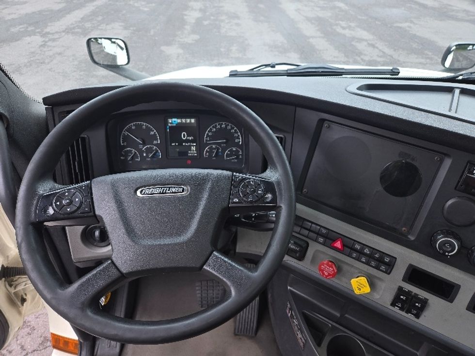 Day Cab Tractor-Heavy Duty Tractors-Freightliner-2019-T12642ST-Hazleton-PA-456,203\n\t\tmiles-$ 32,750 - Image 11