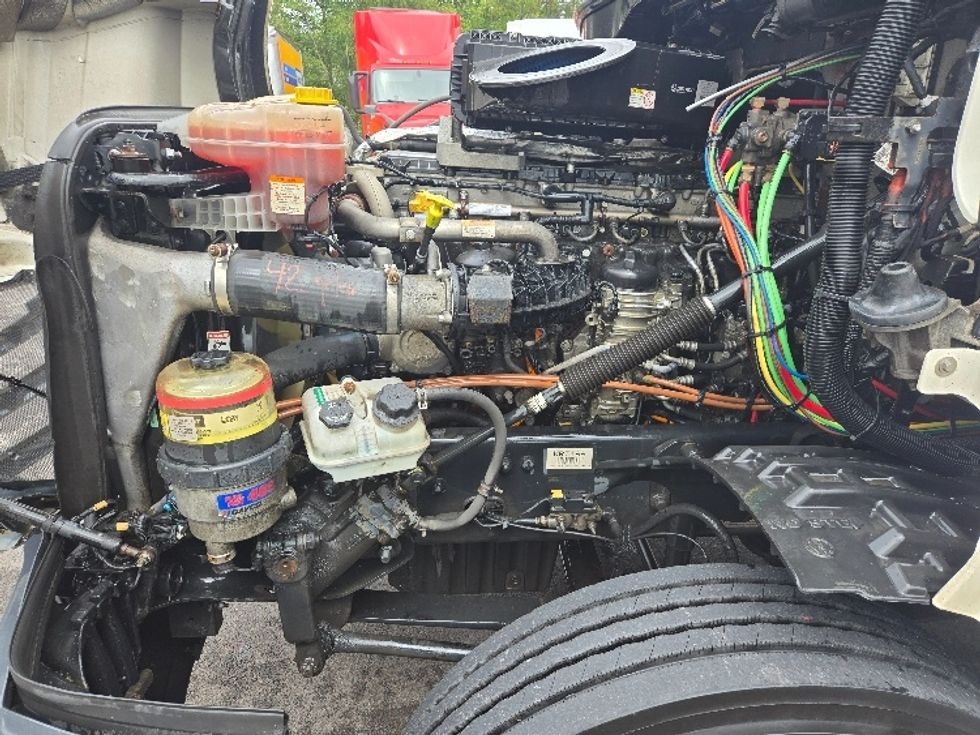 Day Cab Tractor-Heavy Duty Tractors-Freightliner-2019-T12642ST-Hazleton-PA-456,203\n\t\tmiles-$ 32,750 - Image 16