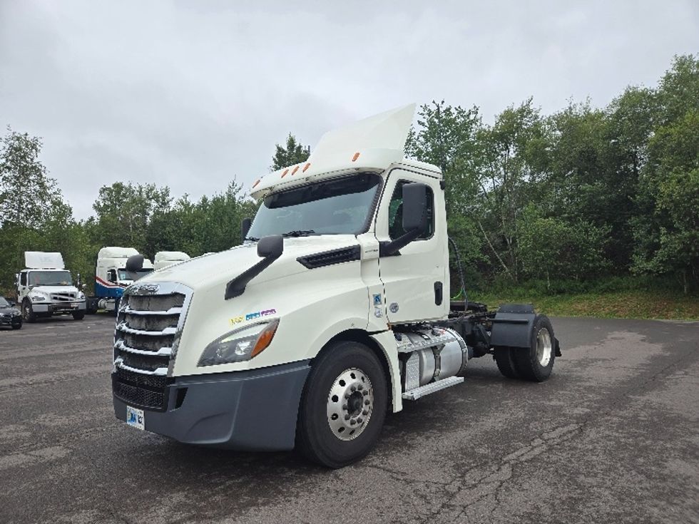 Day Cab Tractor-Heavy Duty Tractors-Freightliner-2019-T12642ST-Hazleton-PA-456,203\n\t\tmiles-$ 32,750 - Image 3