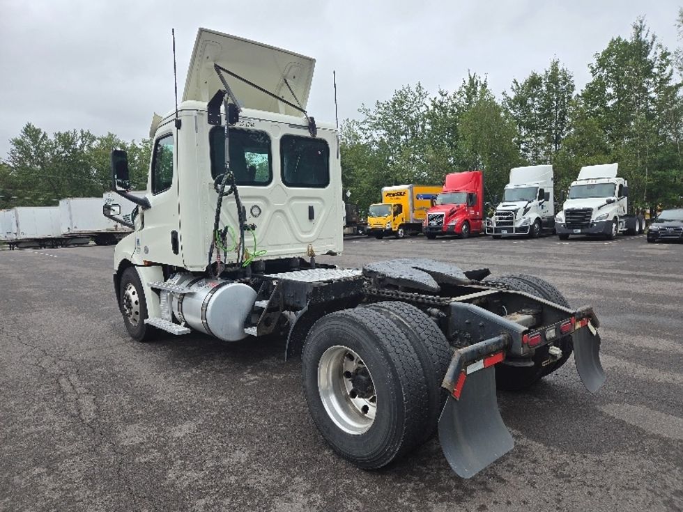 Day Cab Tractor-Heavy Duty Tractors-Freightliner-2019-T12642ST-Hazleton-PA-456,203\n\t\tmiles-$ 32,750 - Image 5